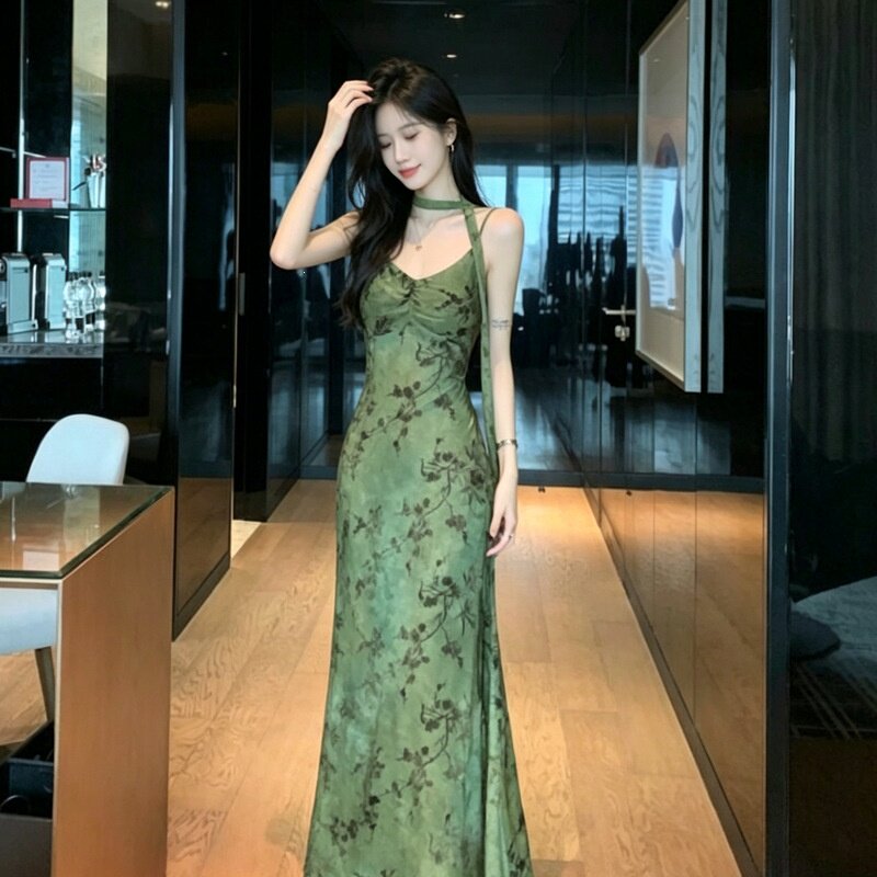 东南亚复古碎花吊带连衣裙女春季收腰显瘦气质设计感鱼尾中长裙子
