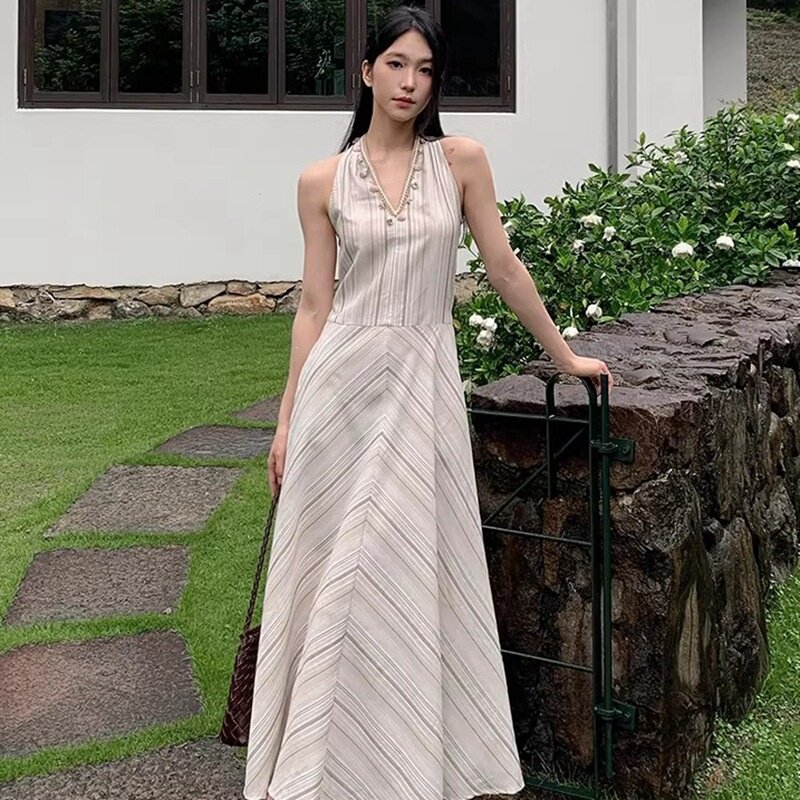 2026无袖v领连衣裙新款法式条纹吊带收腰显瘦连衣裙子女夏季新款
