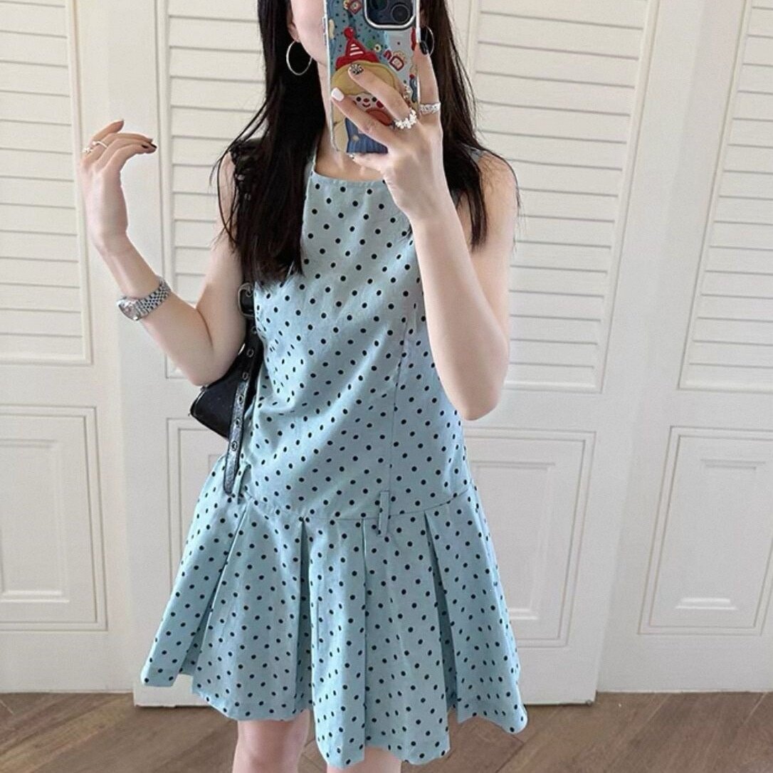 大码胖mm法式甜美无袖波点连衣裙女夏季度假风显瘦收腰背心短裙子