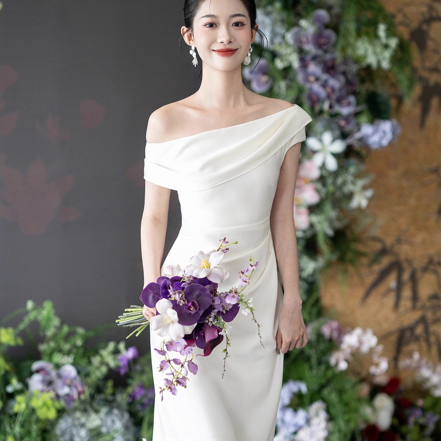 法式轻婚纱一字肩订婚礼服2025新款感轻礼服领证登记小白裙女气质