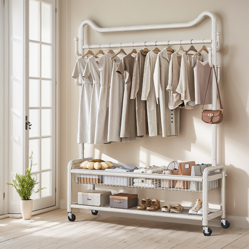 带轮可移动奶油风床边挂衣架