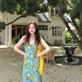 海边多巴胺度假风裙子蓝色柠檬印花吊带连衣裙女夏沙滩氛围感长裙