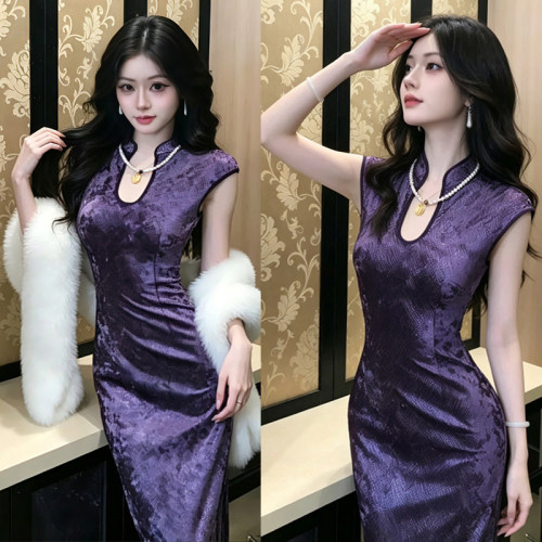 名媛风紫色缎面中式旗袍技师服女