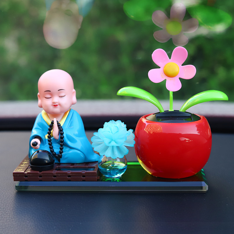 太阳能小和尚汽车摆件2021新款网红车载男士车上车内装饰用品大全