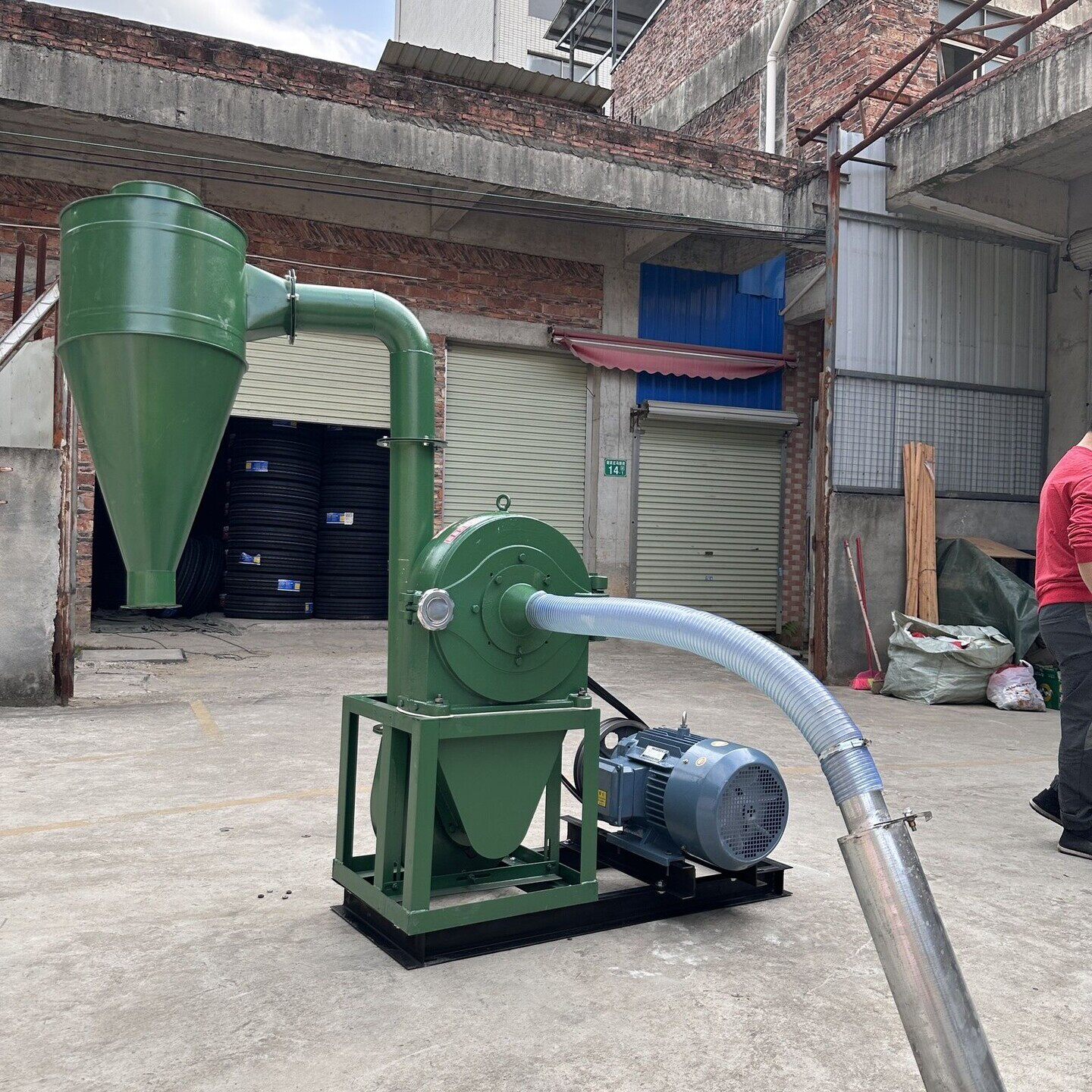 自吸式玉米粉碎机养殖饲料粉碎机调料大豆磨粉机泡水湿大米磨面机