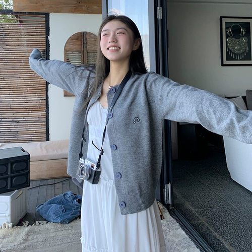 橘子树在哪儿韩系灰色针织开衫女秋季款宽松显瘦百搭短款毛衣外套