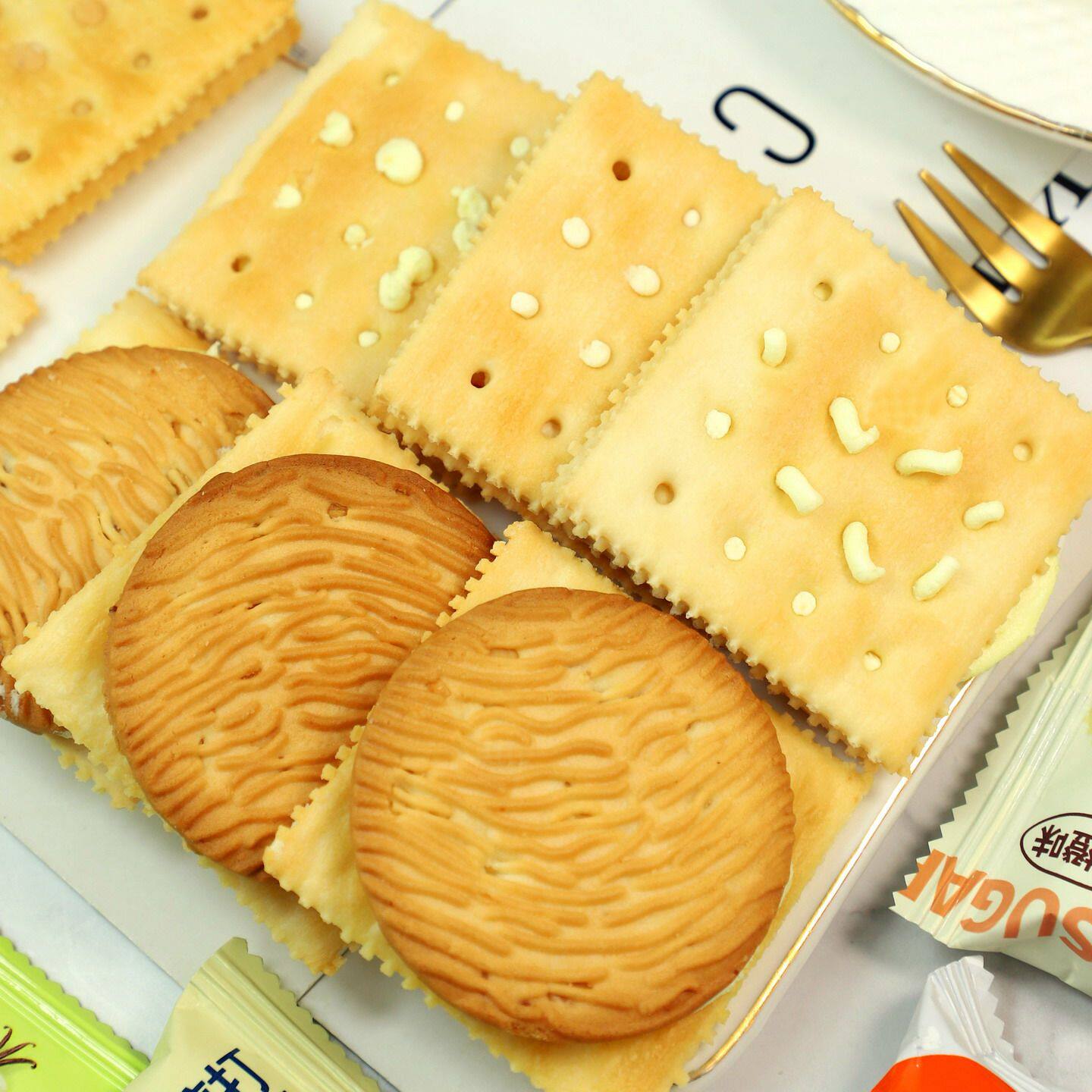 忌糖0蔗糖苏打夹心饼干芝士苏打夹心怕糖孕妇老人饱腹代餐零食
