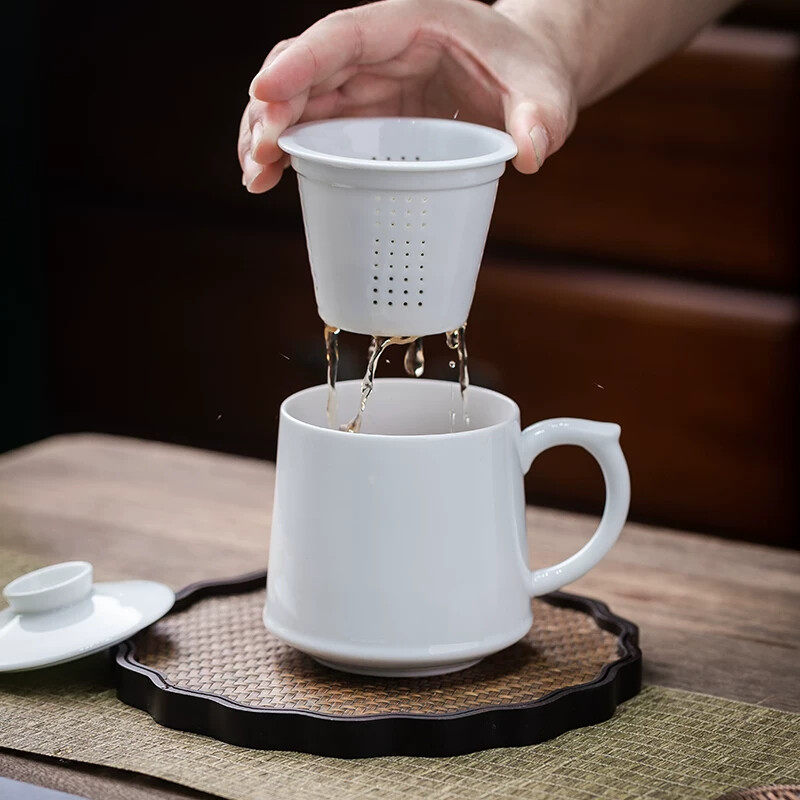 景德镇高白瓷带盖茶杯家用中式釉下彩陶瓷带茶漏泡茶杯办公杯送礼