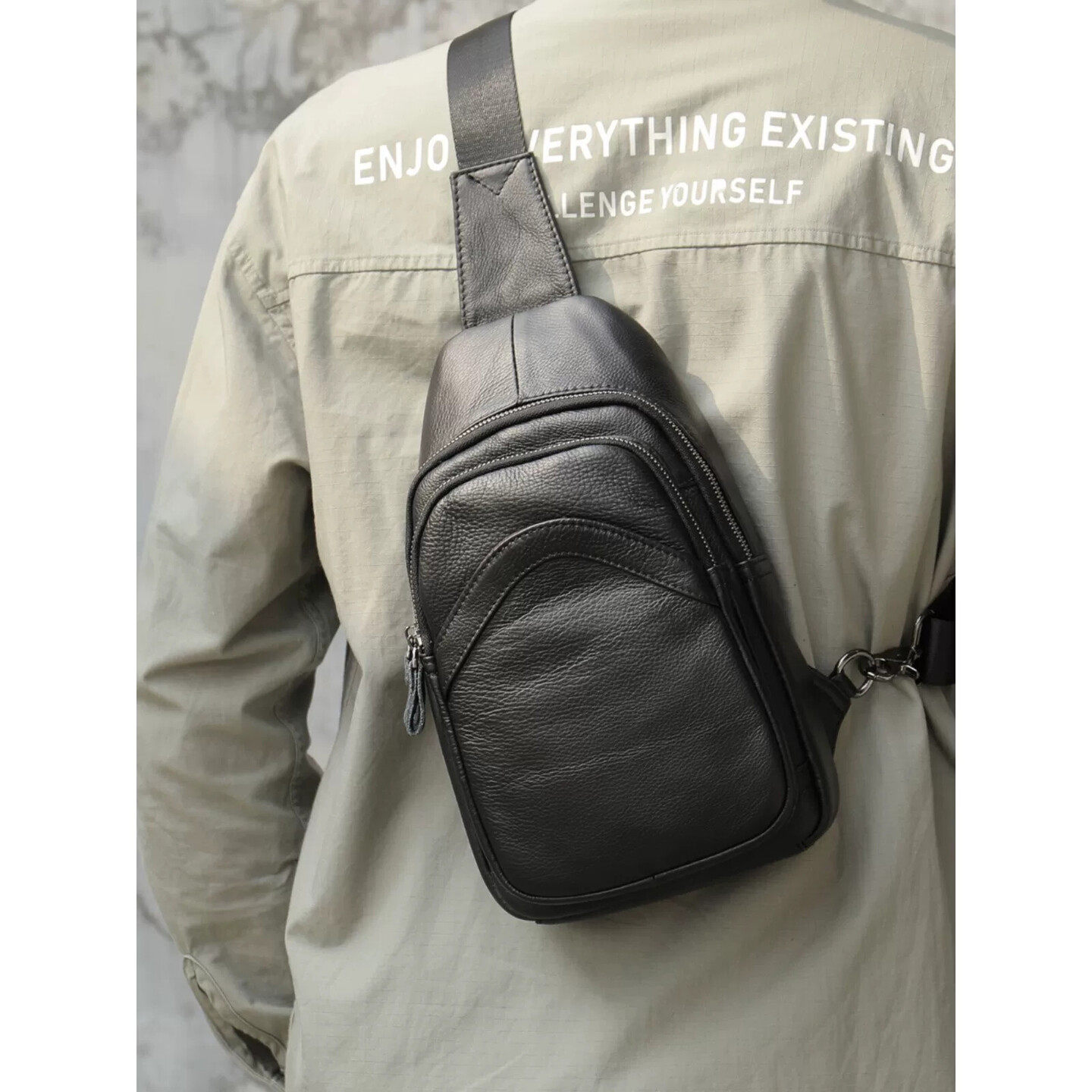 斜挎包男款真皮胸包户外休闲百搭背包时尚潮牛皮大容量胸前单肩包