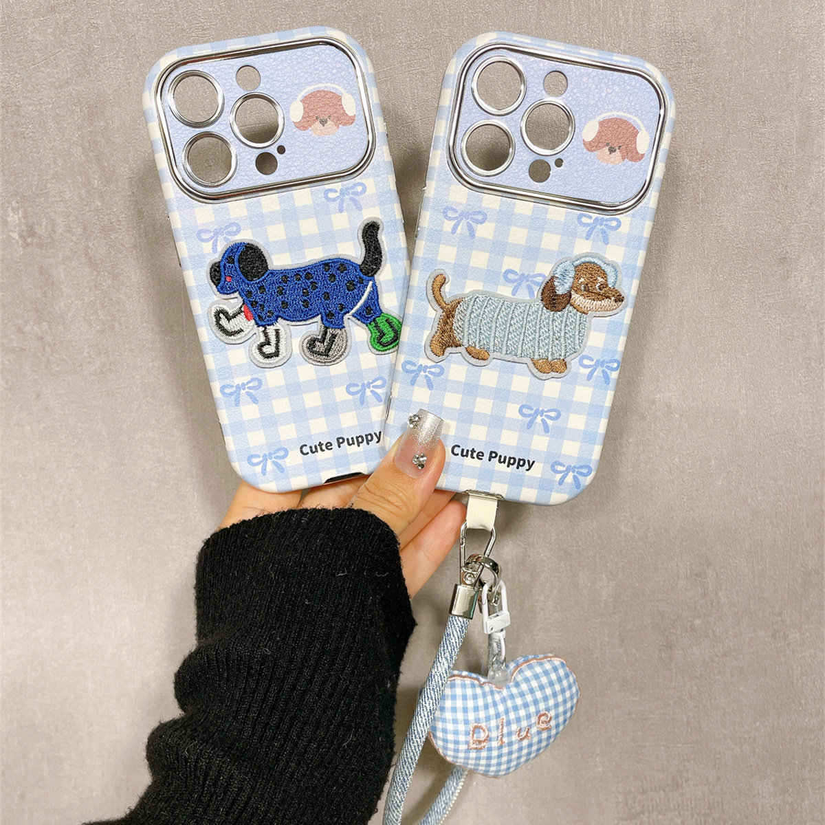 蓝色格纹刺绣腊肠狗手机壳