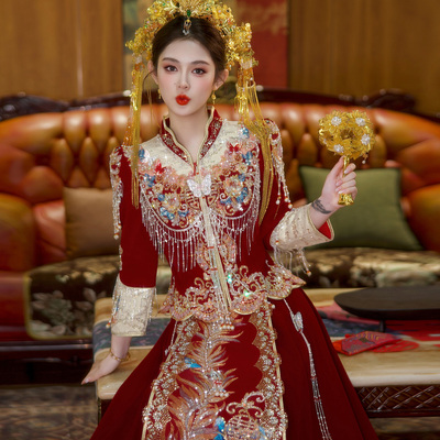 丝绒中式低领秀禾服新娘敬酒