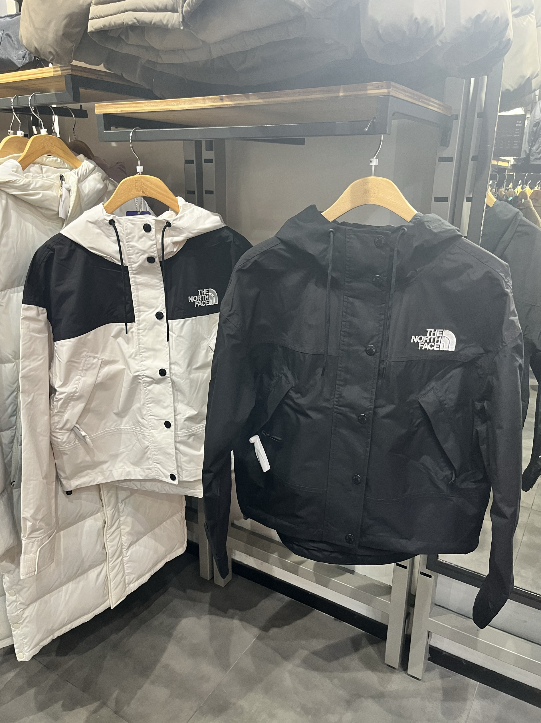 TheNorthFace/北面女高腰短款防水冲锋衣连帽夹克外套8DGK 8fzr