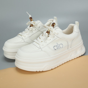 2025冬季新款大码女鞋41到43厚底运动休闲板鞋加绒小白鞋大号棉鞋