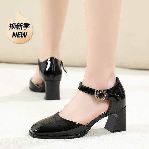 亮面漆皮包头高跟大码女凉鞋