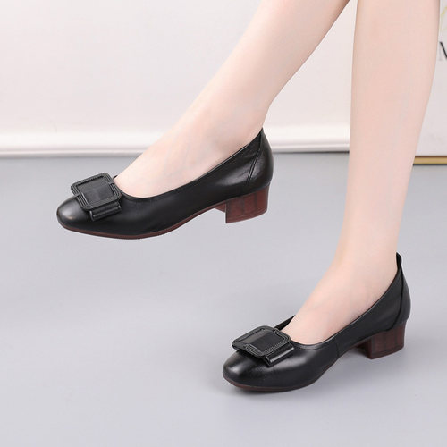 显脚小！软牛皮大码女鞋