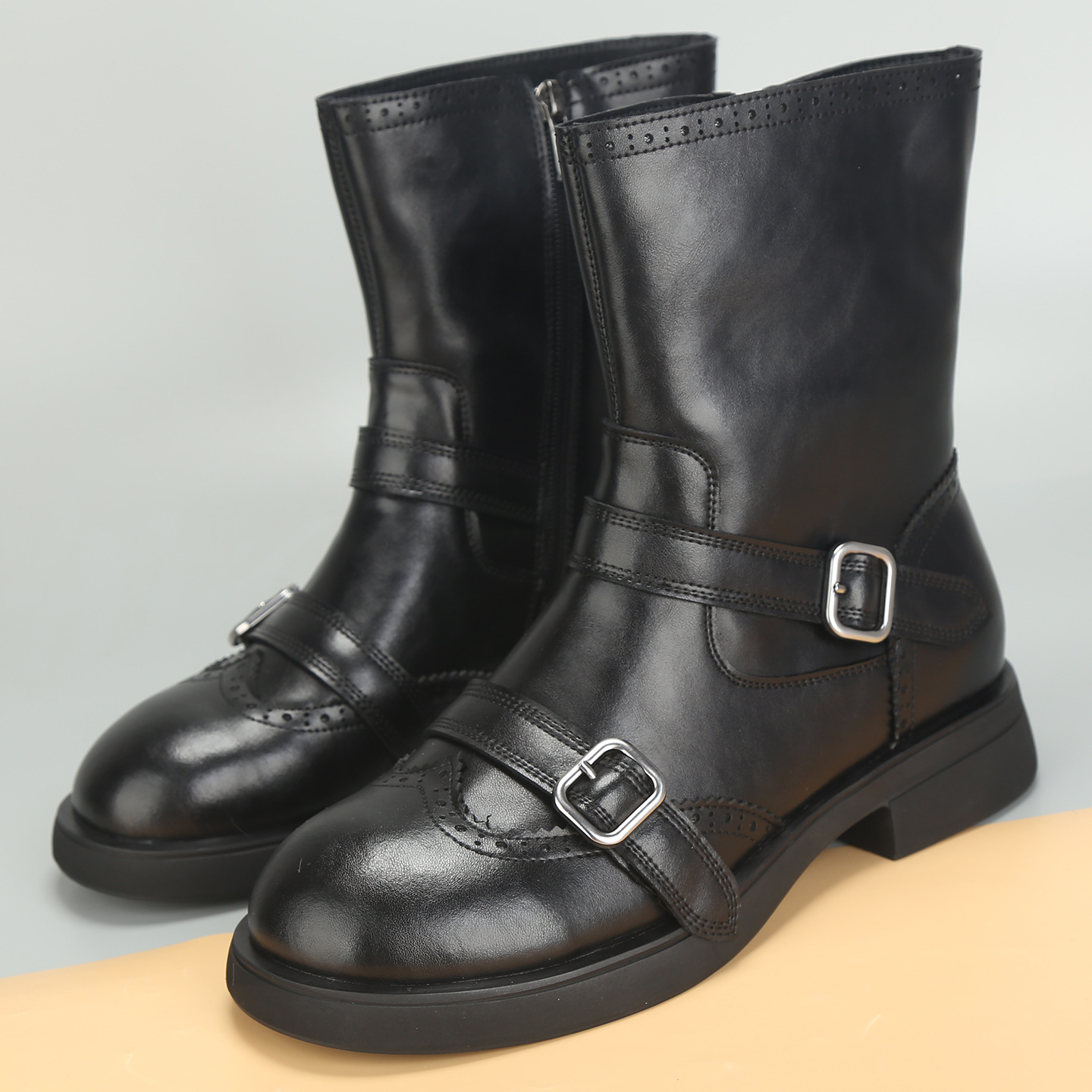 宽胖脚大码女鞋41到43秋季新款真皮马丁靴短靴宽头加宽加肥中筒靴