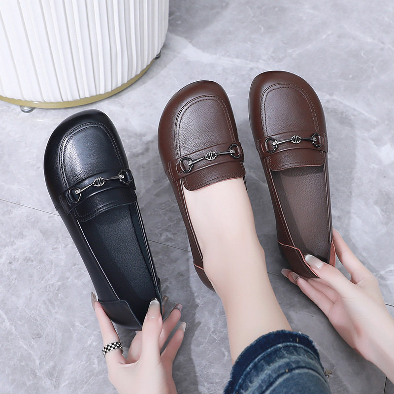大码41到43女鞋宽楦头层牛皮2026春秋新款平底软底乐福鞋圆头单鞋