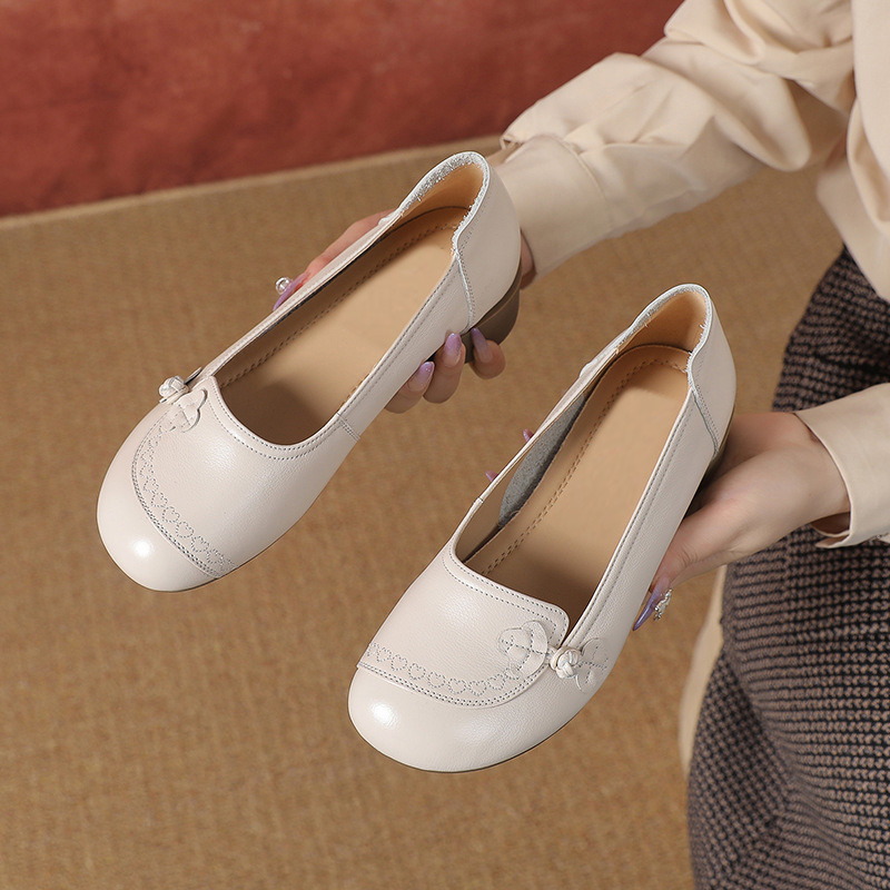 软牛皮大码女鞋妈妈鞋