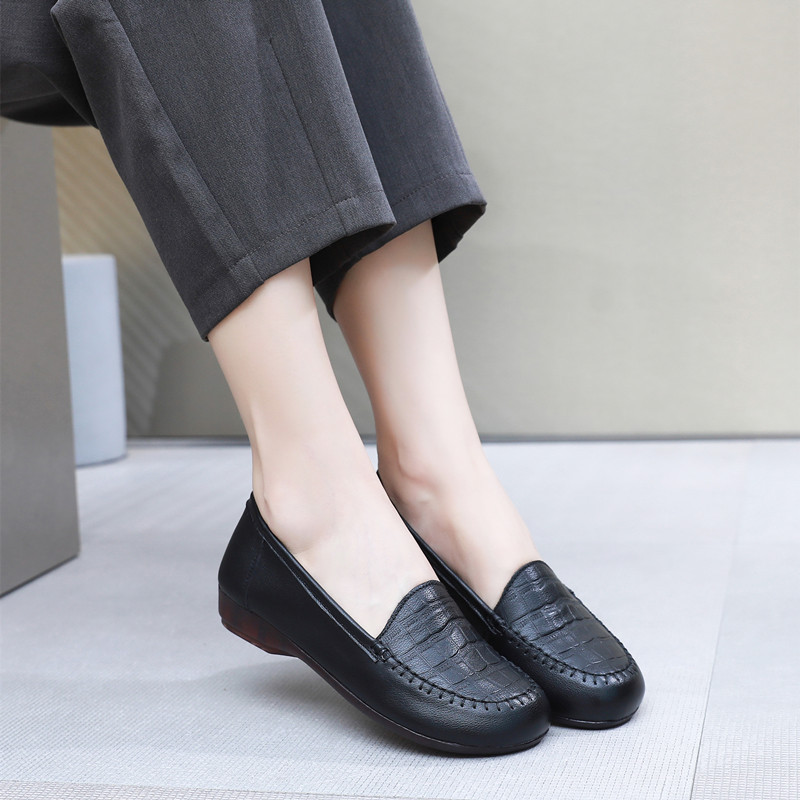 大码41到43女鞋真皮小皮鞋2026春秋休闲工作豆豆鞋软底妈妈鞋单鞋