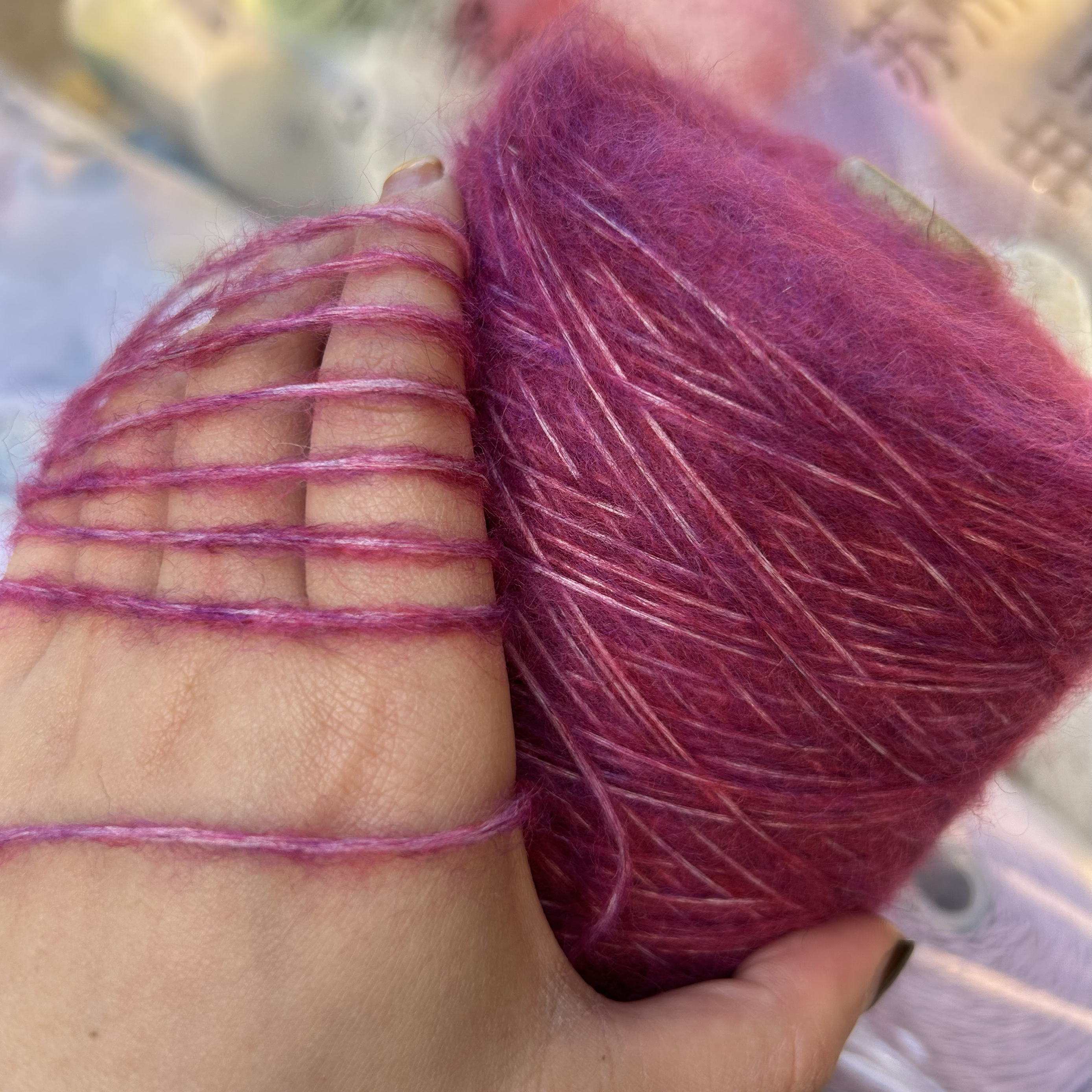 标价500克价格 夹花玫红喷毛空心马海毛柔软围巾毛衣编织中粗线