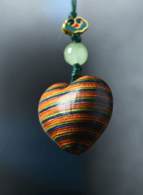 彩虹桉雕刻挂件爱心文玩饰品