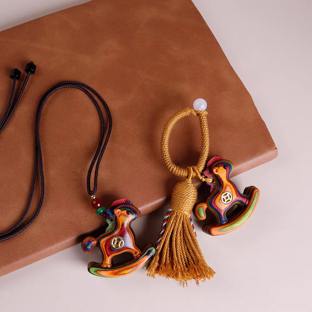 彩虹木生肖马吊坠项链挂绳简约木质文玩摇摇马钥匙扣挂件便携木作
