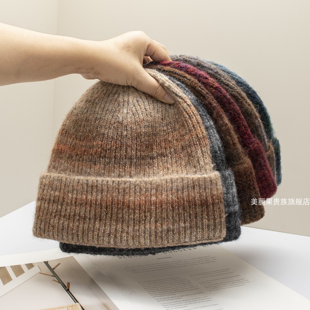 秋冬季新款女针织毛线冷帽防渐变色显脸小保暖大头围护耳加厚帽子