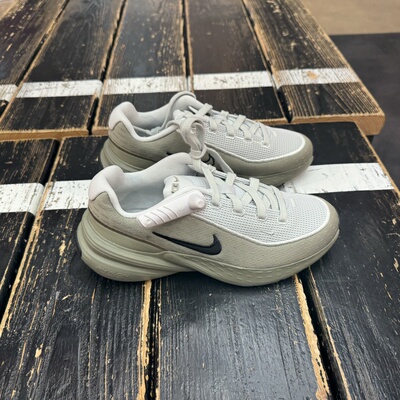 犇犇运动Nike/ UPLIFT SC 大童透气厚底舒适跑步鞋IF1749-004