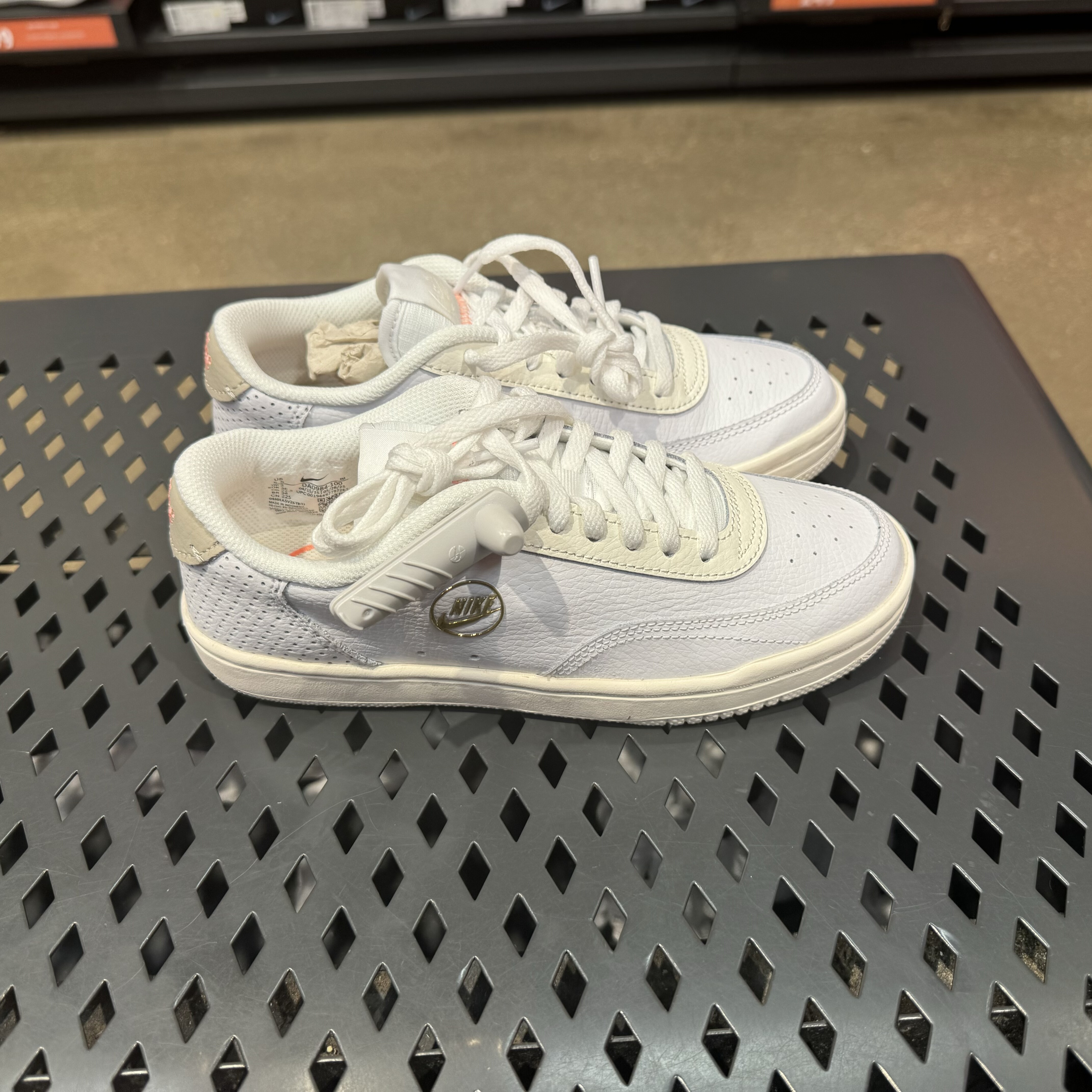 犇犇运动Nike/ COURT VINTAGE PRM 女子运动休闲鞋 DA0984-100