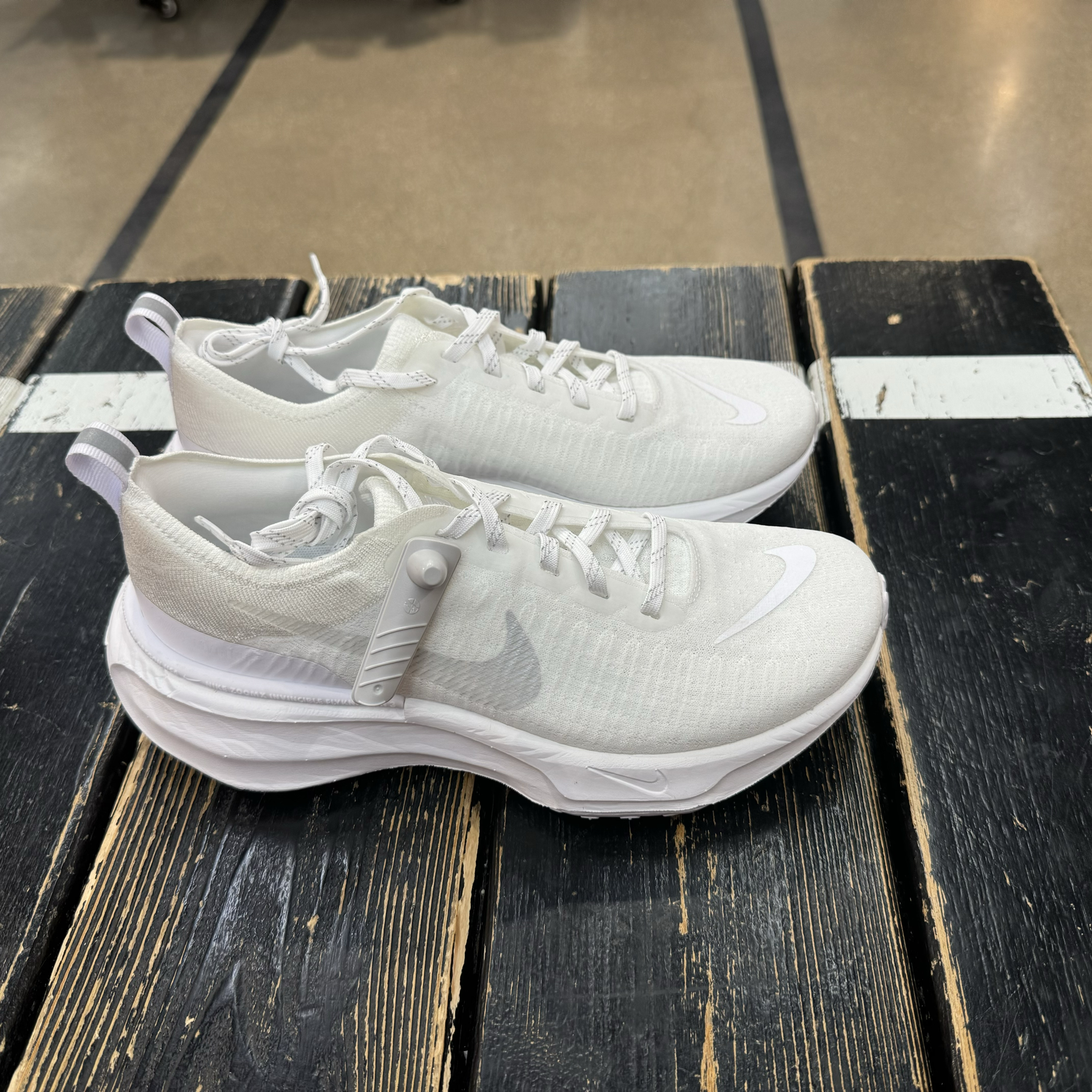 犇犇运动Nike/ INVINCIBLE3男子舒适透气休闲跑步鞋DR2615-103