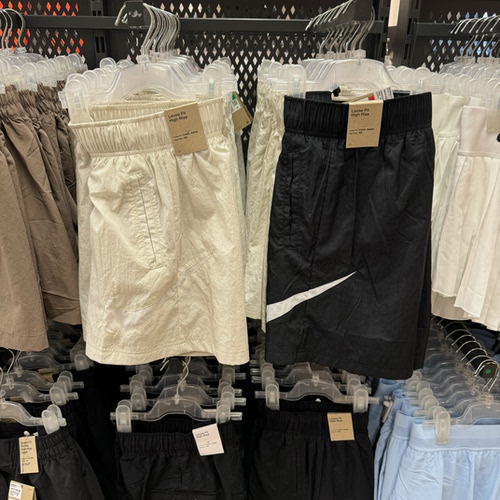 犇犇运动Nike/ 女子速干短裤宽松内网梭织松紧训练DM6740-104-010