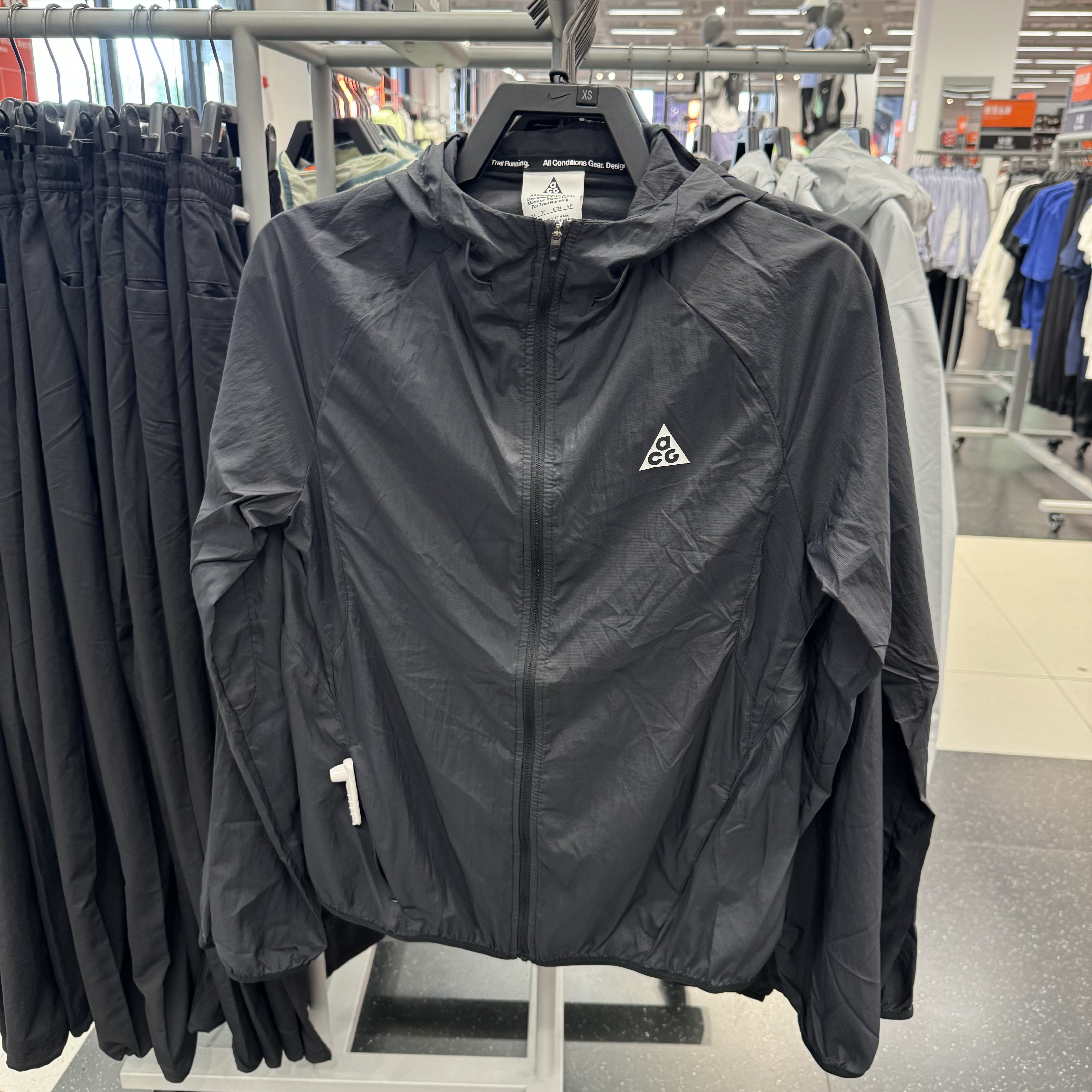 犇犇运动Nike/ ACG 女子舒适薄款休闲连帽款外套IO9749-010