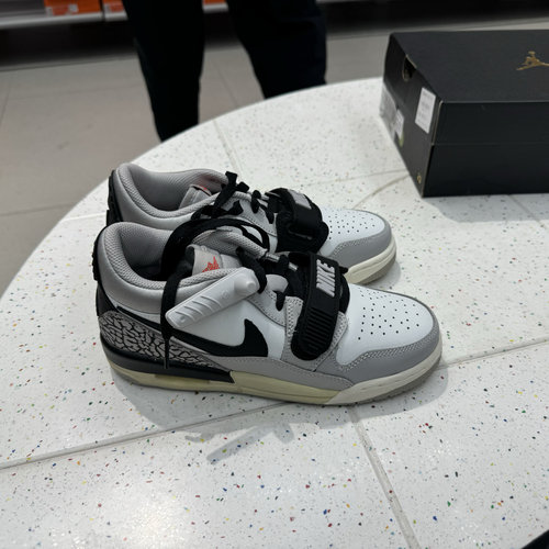 犇犇运动Nike/ GS 大童低帮耐磨复古休闲篮球鞋  CD9054-101