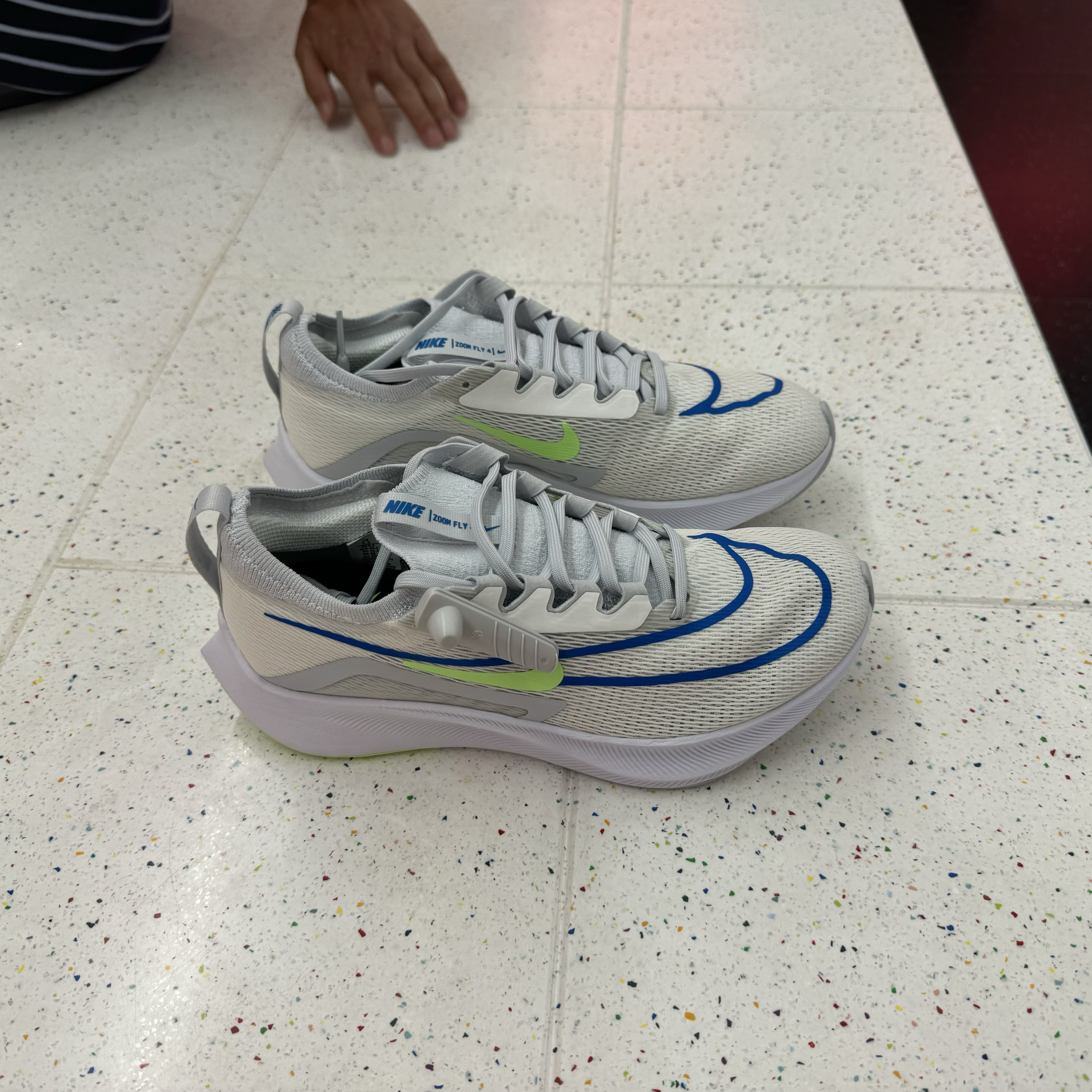 犇犇运动Nike/耐克 ZOOM FLY男子舒适马拉松跑步鞋CT2392-100