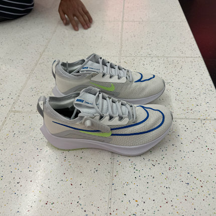 犇犇运动Nike/耐克 ZOOM FLY 男子舒适马拉松跑步鞋CT2392-100