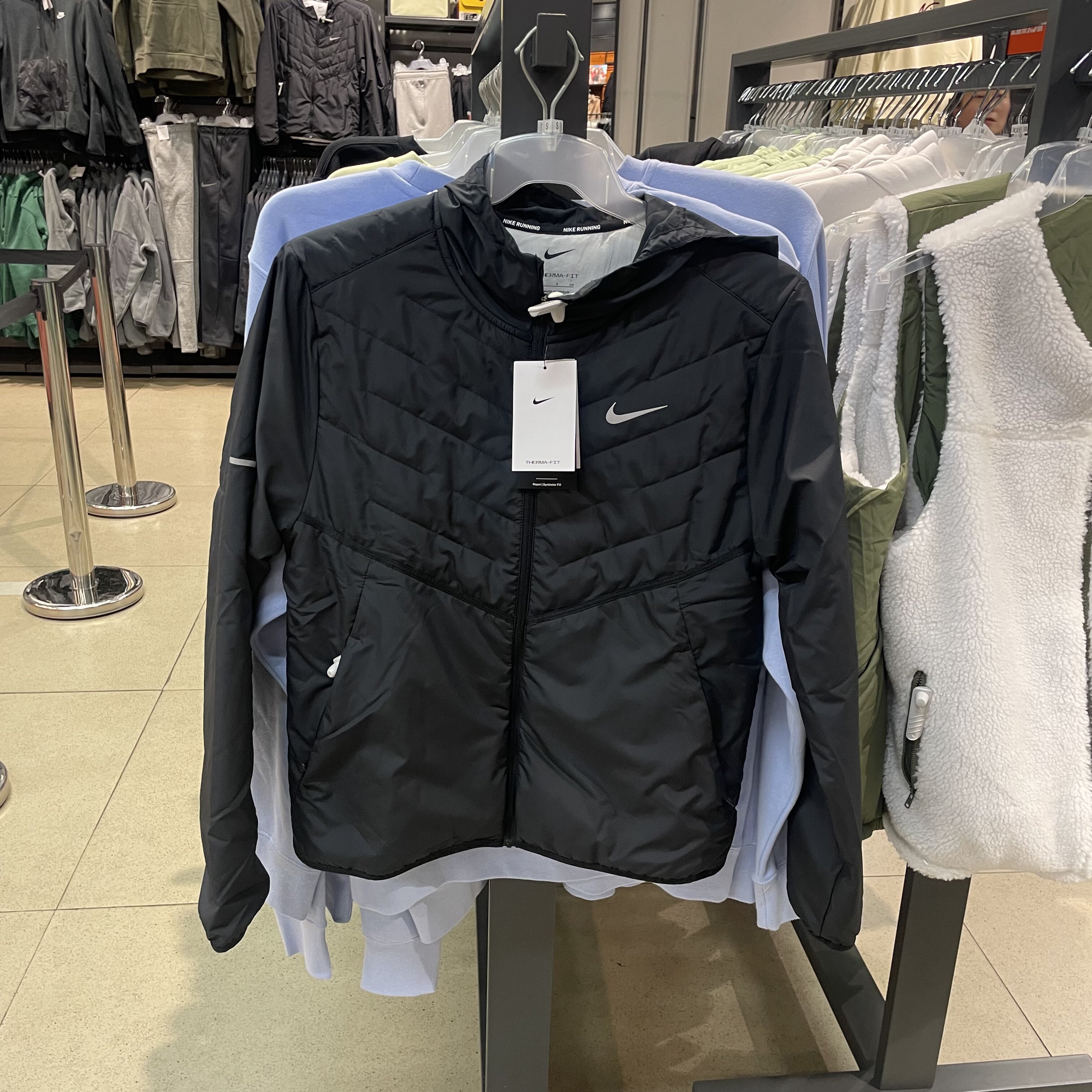 犇犇运动Nike/耐克 男子防水防风夹克保暖跑步连帽薄棉衣 DD5645