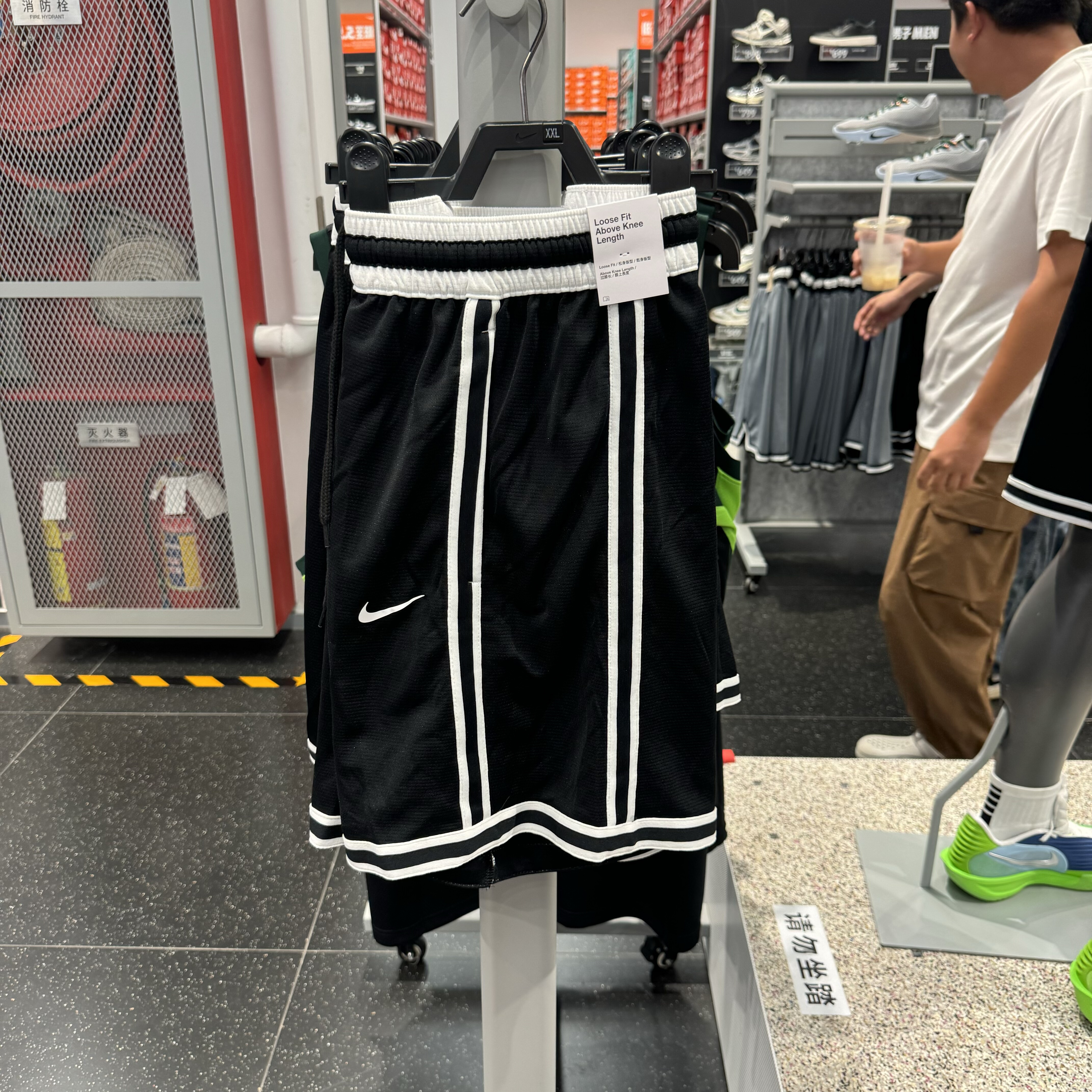 犇犇运动Nike/ 男子宽松速干透气篮球口袋带拉链短裤CV1898-010