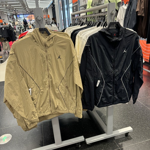 犇犇运动Nike/ LWT DRAFT JKT UV男子户外连帽休闲夹克IB7256-010