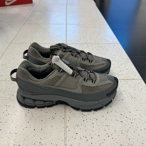 犇犇运动Nike/ZOOM VOMERO男子低帮耐磨缓震休闲鞋HV6901-FV2295