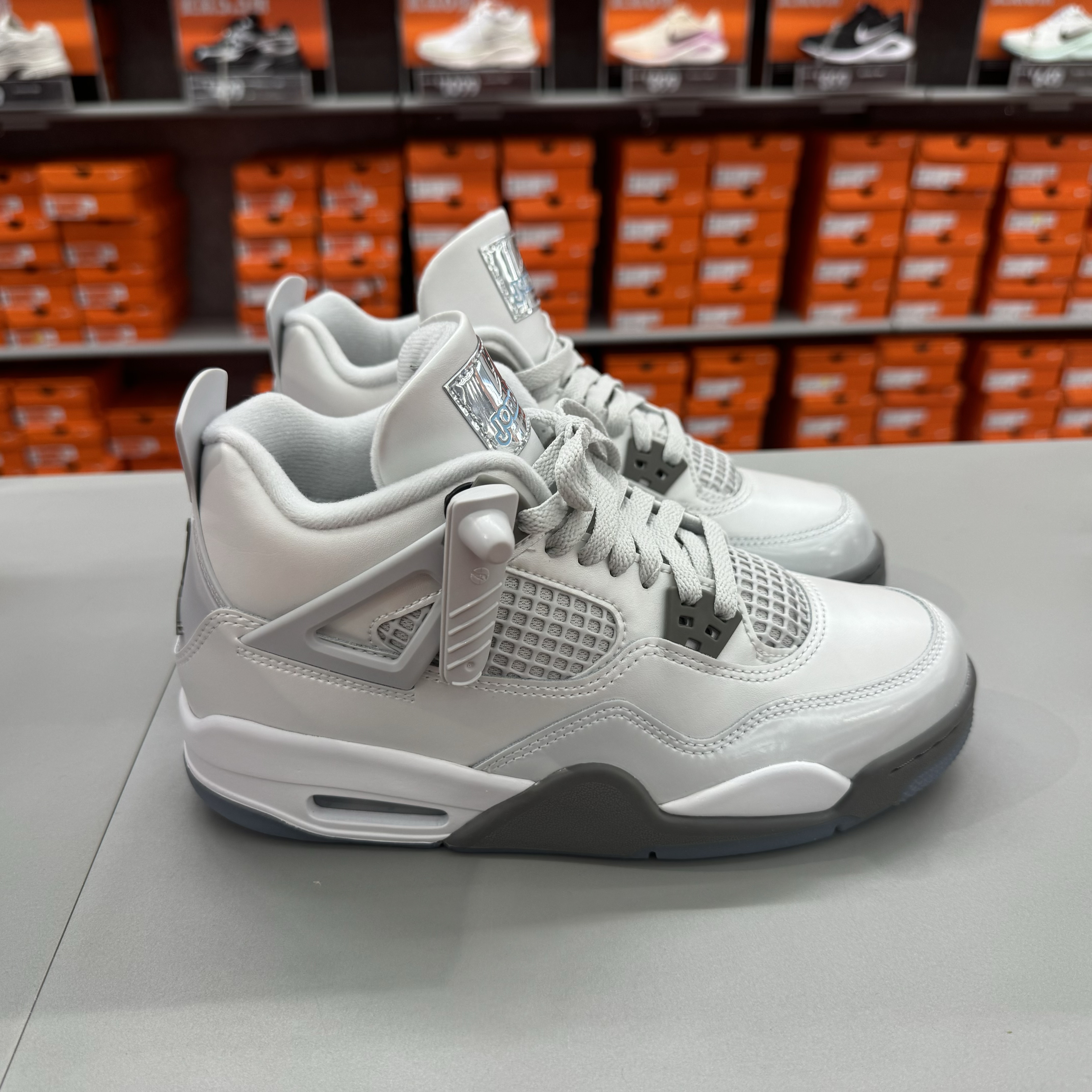 犇犇运动Nike/ JORDAN大童AJ4复刻休闲舒适运动鞋HV4401-014