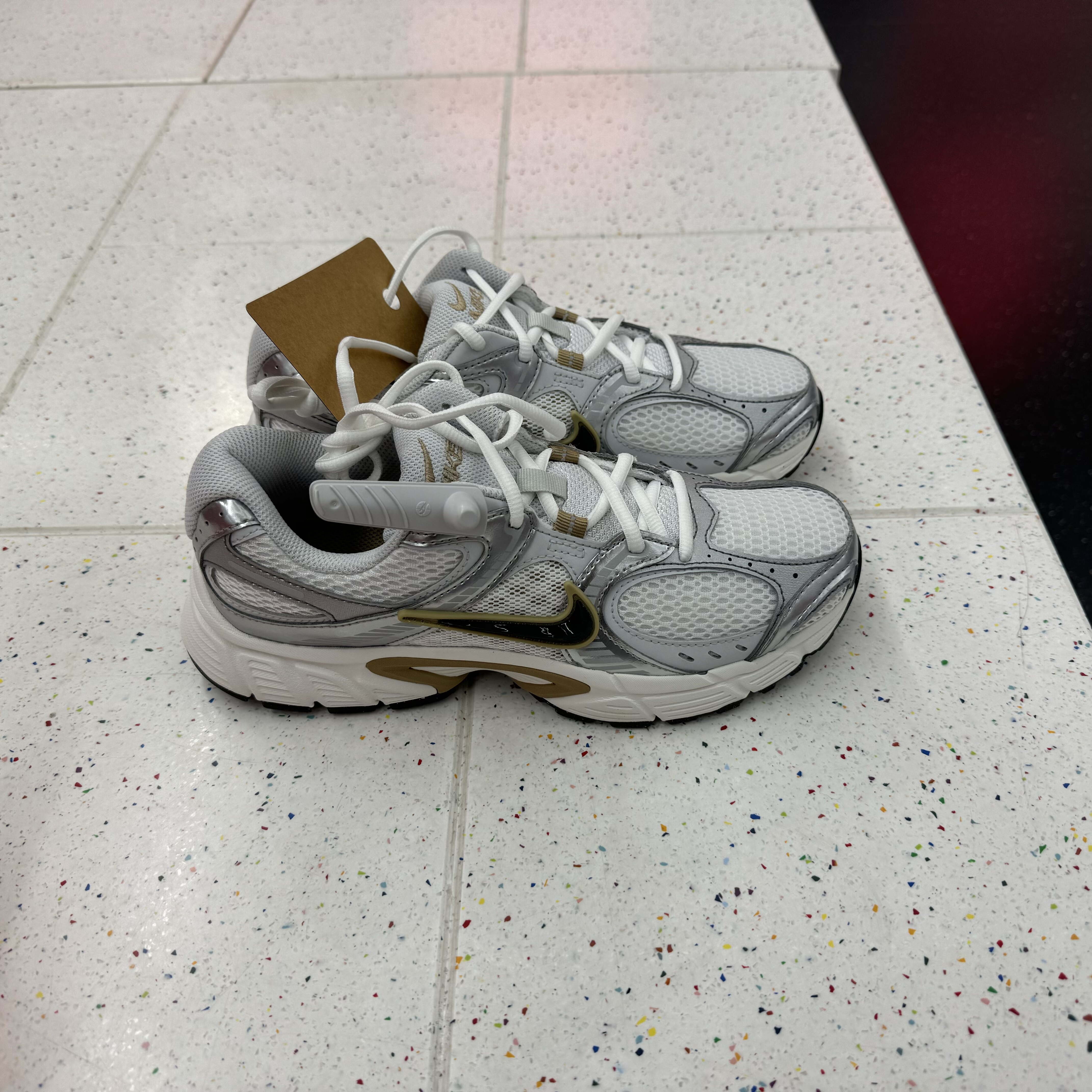 犇犇运动Nike/ V5 RNR男子耐磨透气低帮跑步鞋 HJ5228-102-003