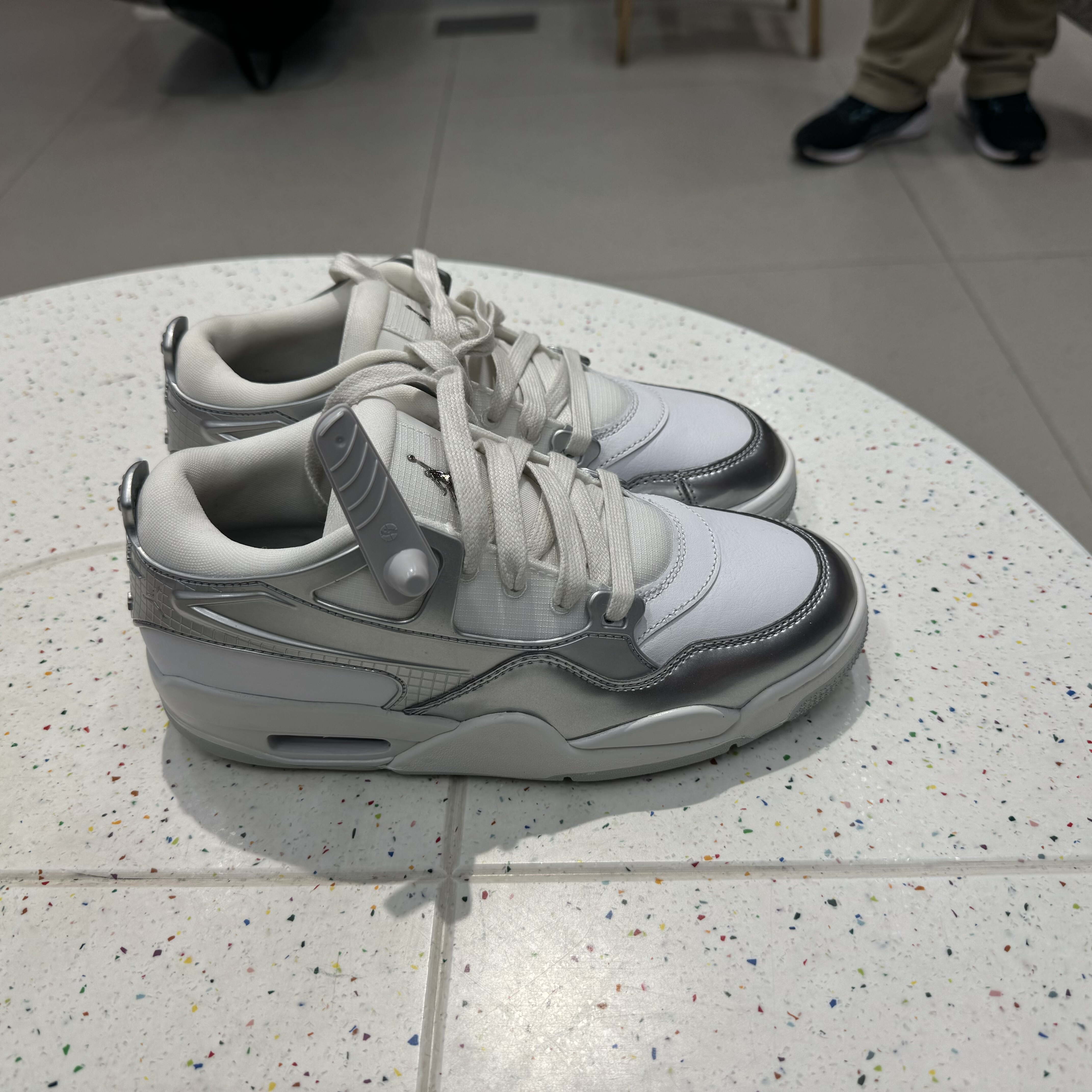 犇犇运动Nike/ AIR JORDAN 4 女子休闲缓震篮球鞋HV5972-101