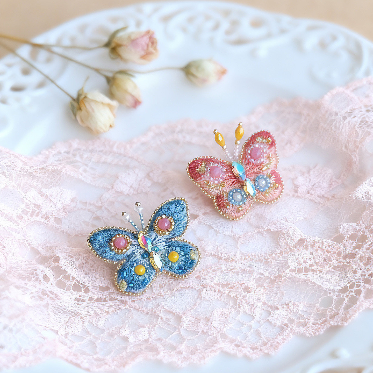 手工刺绣珠绣小蝴蝶胸针超小秋冬蓝色红色别针小众胸花新中式礼物,饰品/流行首饰/时尚饰品新,胸针,淘宝优惠券,粉丝福利购,淘宝优惠卷