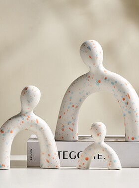 北欧抽象人物一家三口摆件电视柜酒柜轻奢高档客厅玄关家居装饰品