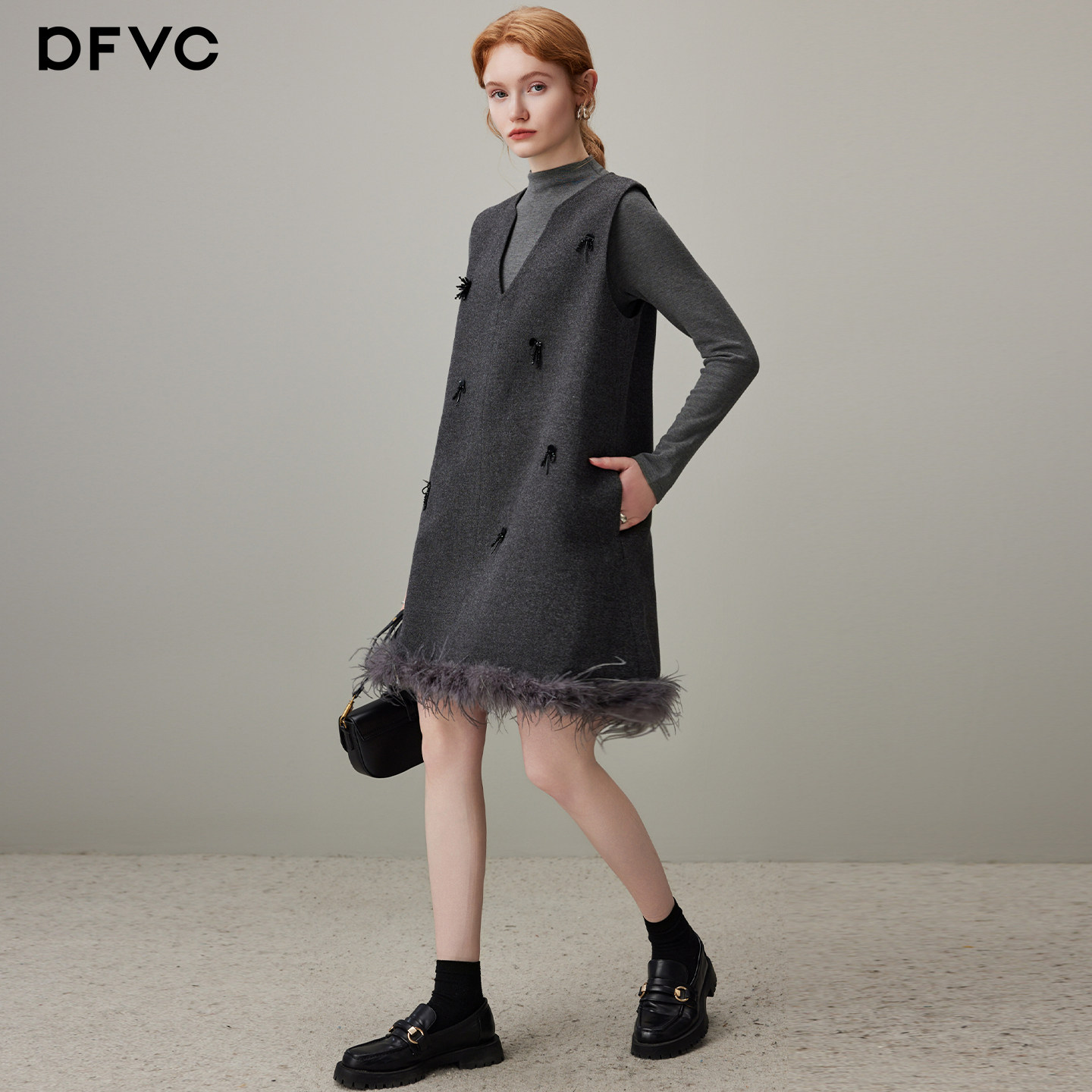 dfvc优雅V领背心裙半高领打底衫套装女2025冬季新款小个子连衣裙