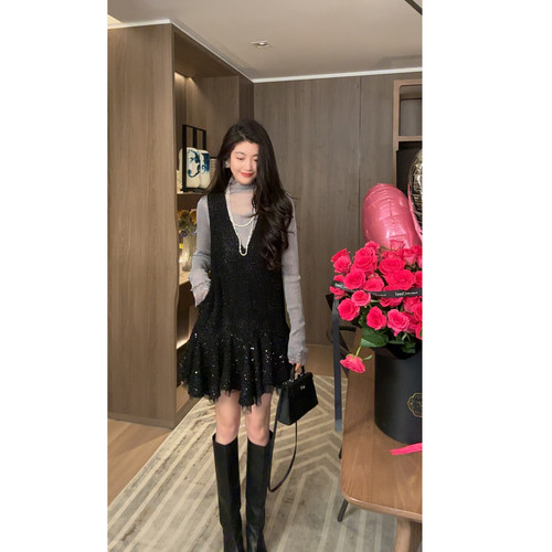 N.COU妮蔻25冬新款设计感高级V领小香风闪闪背心荷叶边短款连衣裙