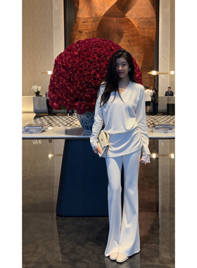 N.COU妮蔻25冬新款时髦气质休闲风高级感打底叠穿V领纯色套装