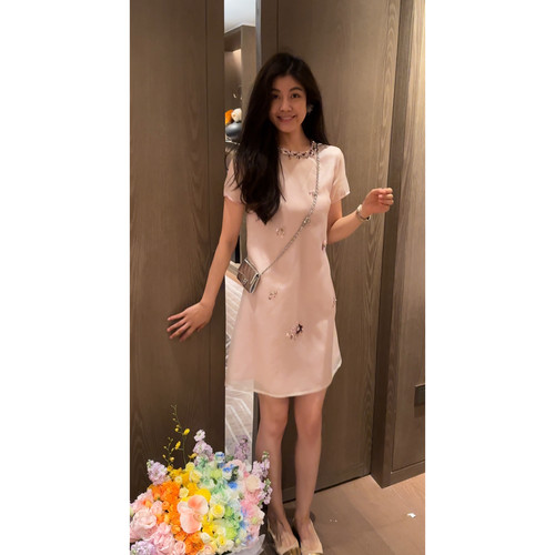 N.COU妮蔻26夏新款高级感桑蚕丝钉珠短裙女慵懒风收腰温柔连衣裙