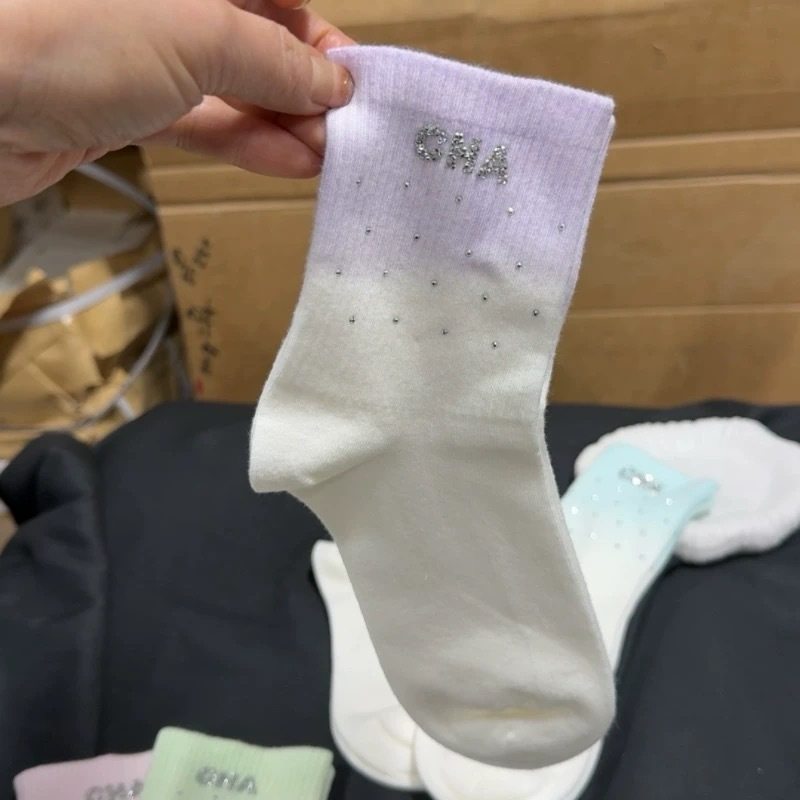 尊嘟好看渐变色 甜美小香风烫钻巨好穿个性洋气 透气舒适纯棉袜子