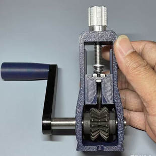 小型简易剥线机废铜线家用废旧电缆去皮机自动手摇电动多功能神器